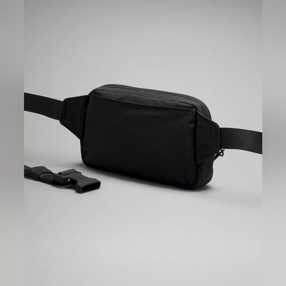 Lululemon Unisex Compact Water Repellent Fabric Mini Belt Bag Shoulder Pack - Picture 4 of 6